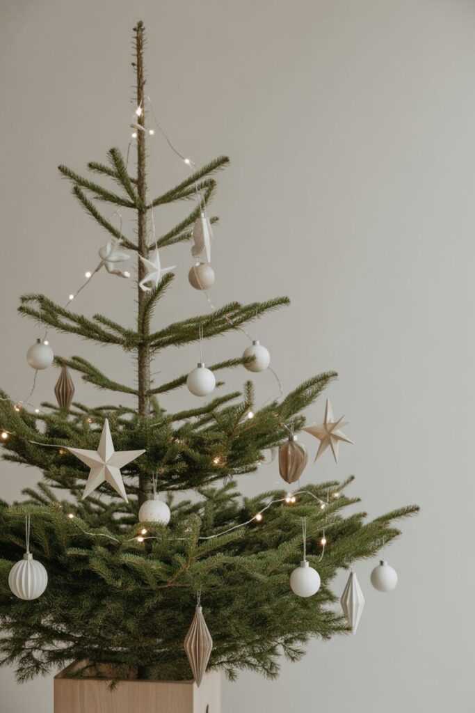 Minimal Christmas Tree Styling